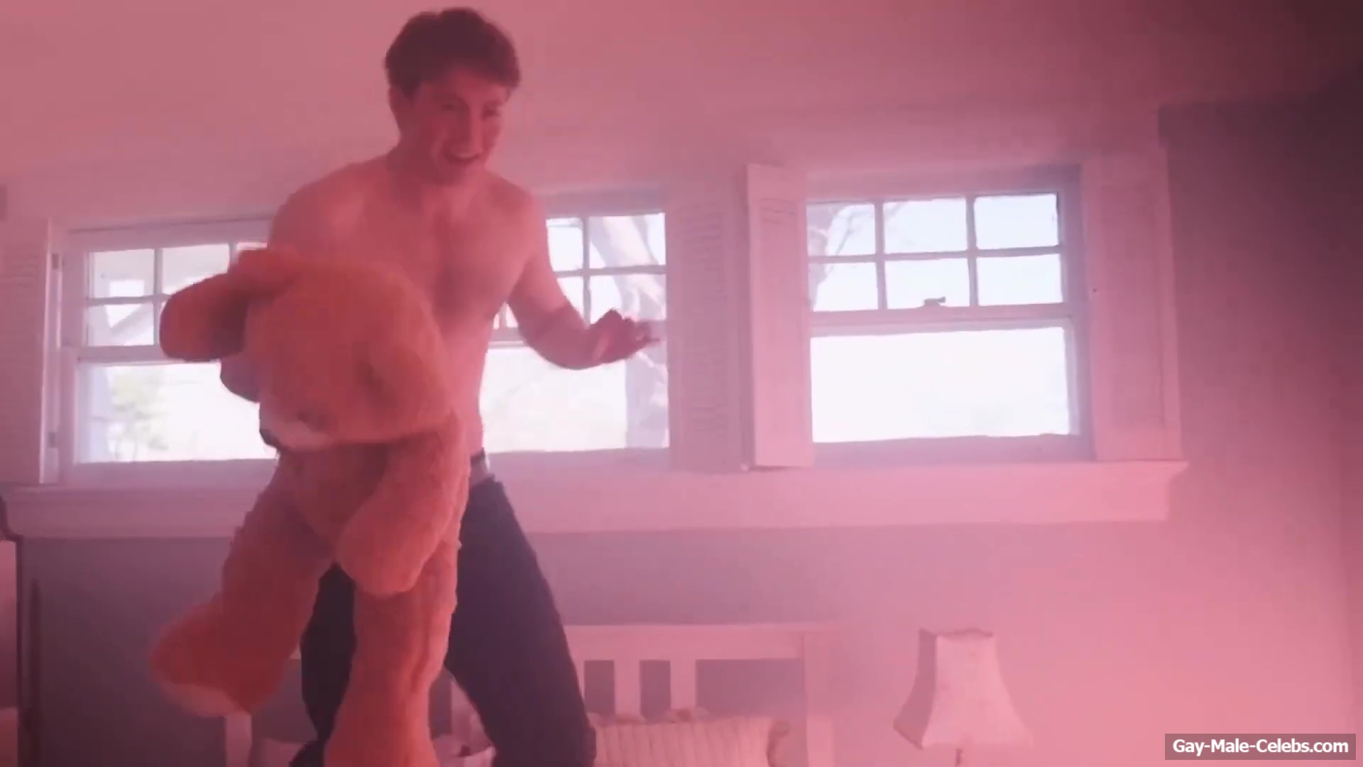 Kit Connor Nude Torso in Romeo and Juliet