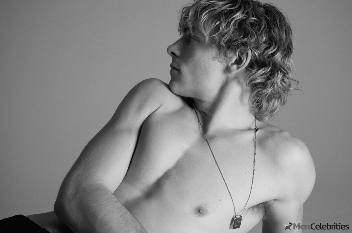 Ross Lynch shirtless