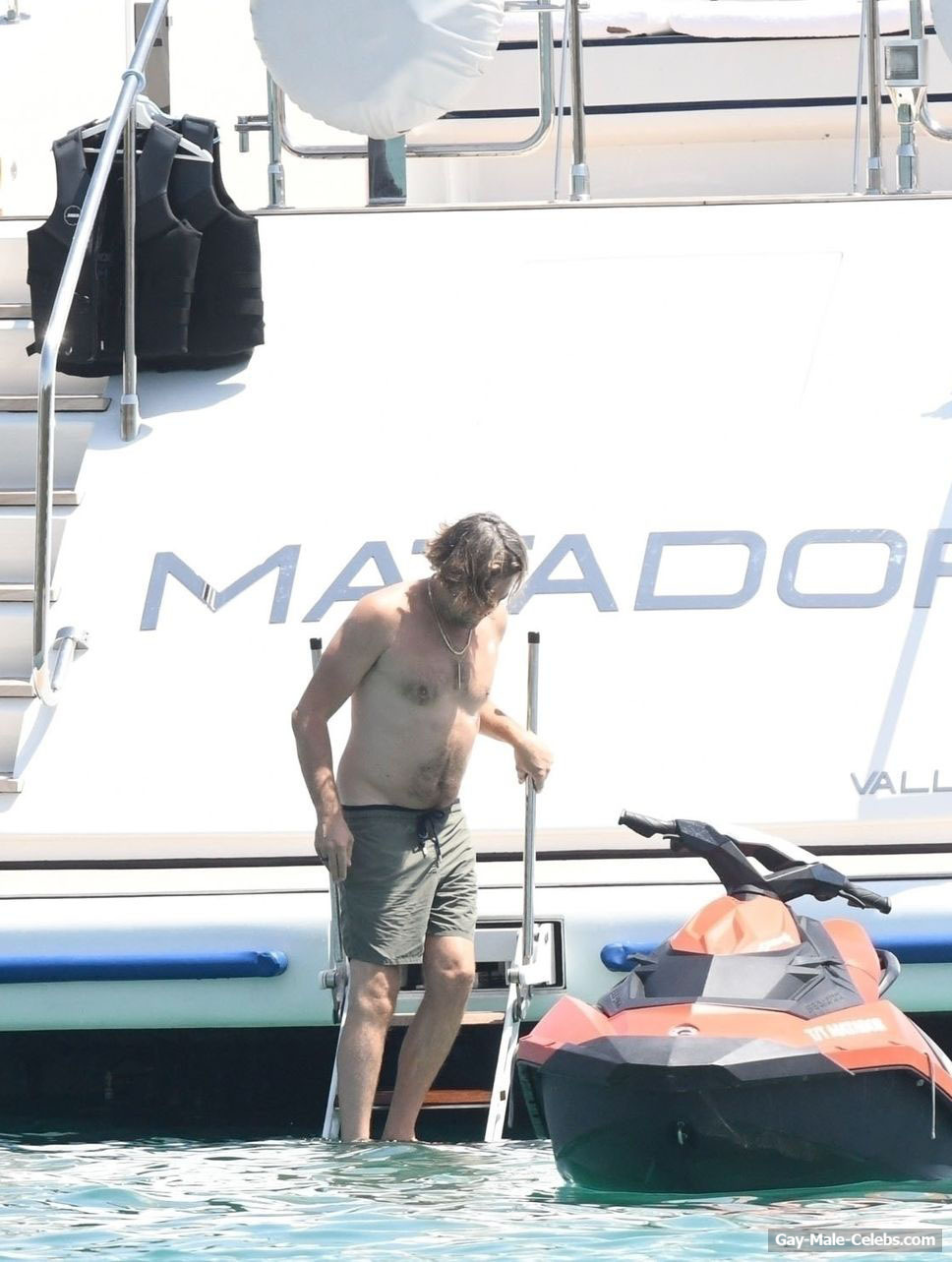 Leonardo DiCaprio Nude Torso On A Yacht