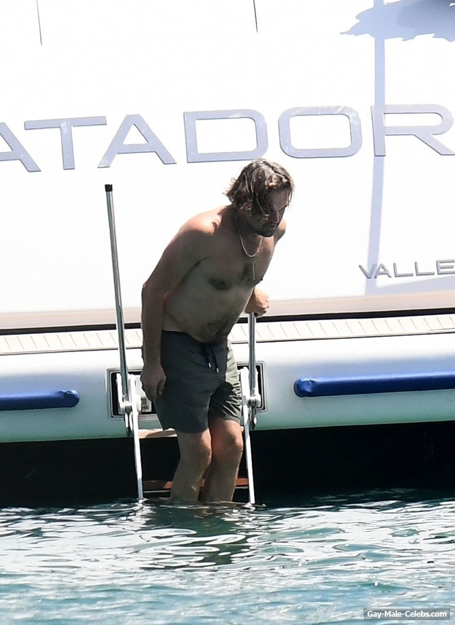 Leonardo DiCaprio Nude Torso On A Yacht