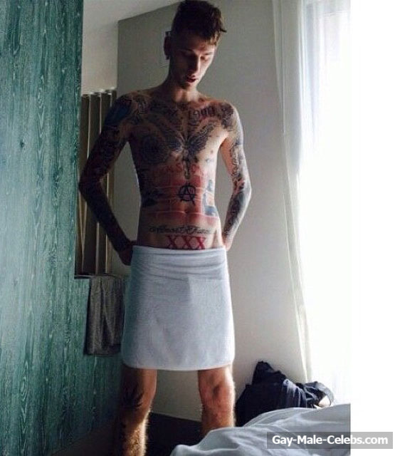 Machine Gun Kelly Flashing His Cock During Pee