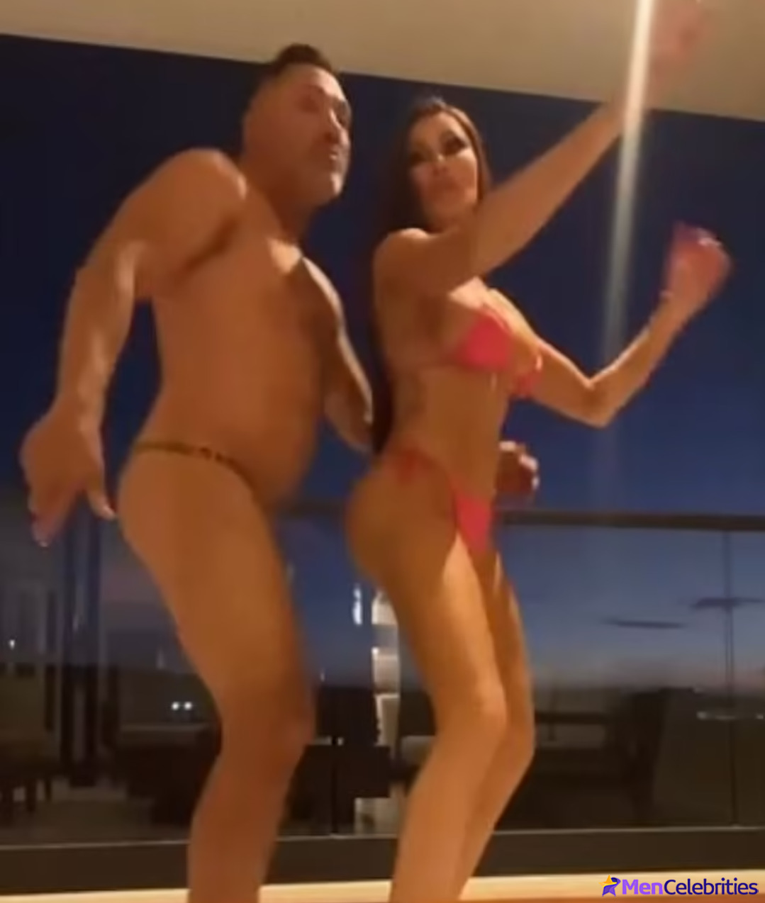 Oscar De La Hoya Blows Up Fans With Explicit Dance