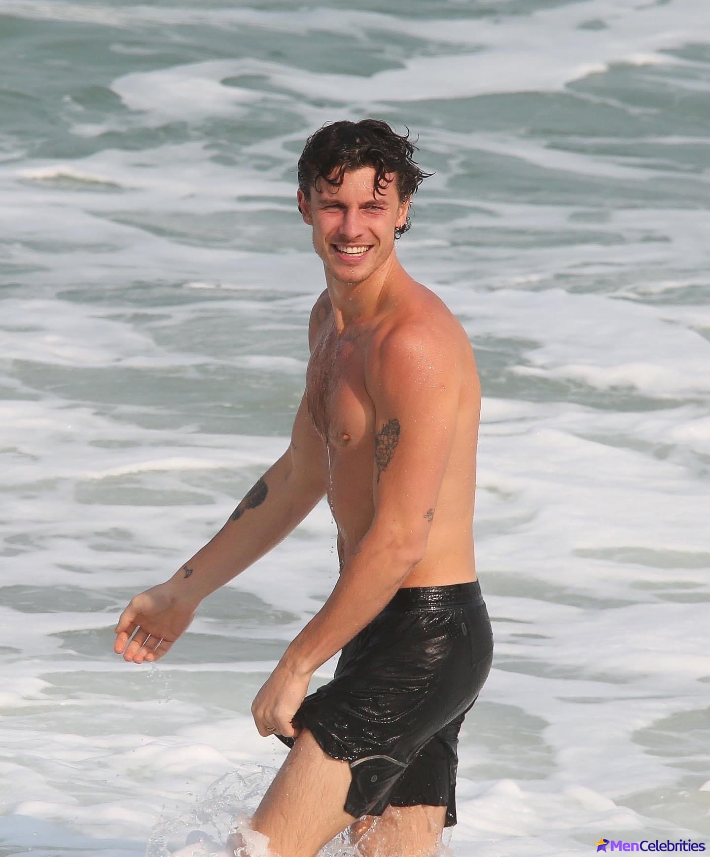 Shawn Mendes Relaxing Shirtless &amp; Bulge Dick in Rio