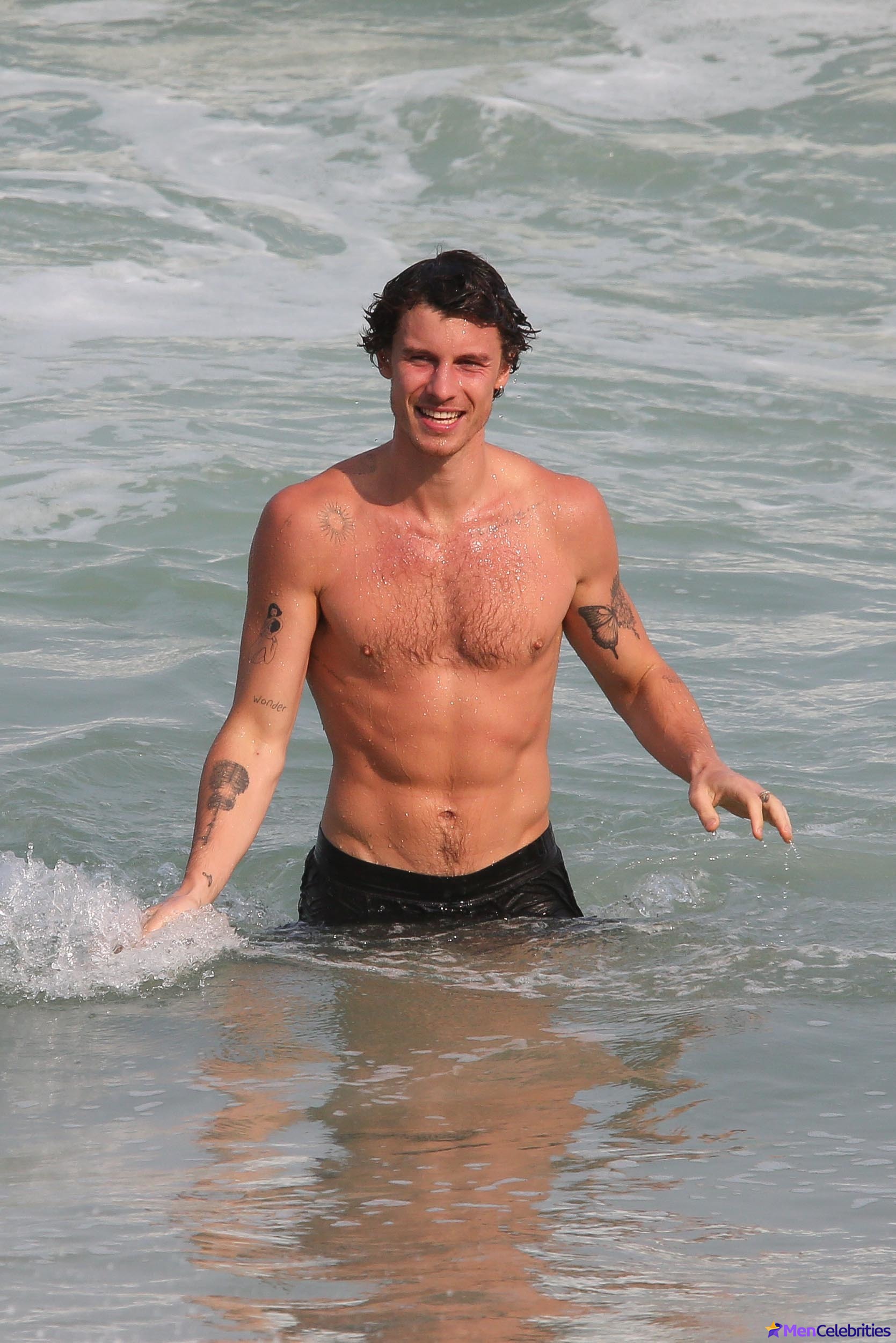 Shawn Mendes Relaxing Shirtless &amp; Bulge Dick in Rio