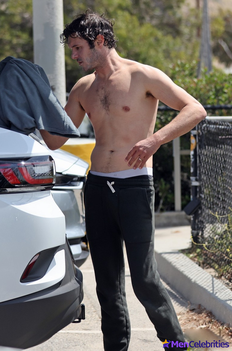 Adam Brody penis bulge