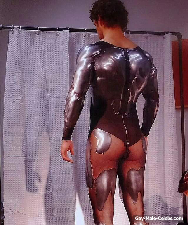 Henry Cavill butt naked