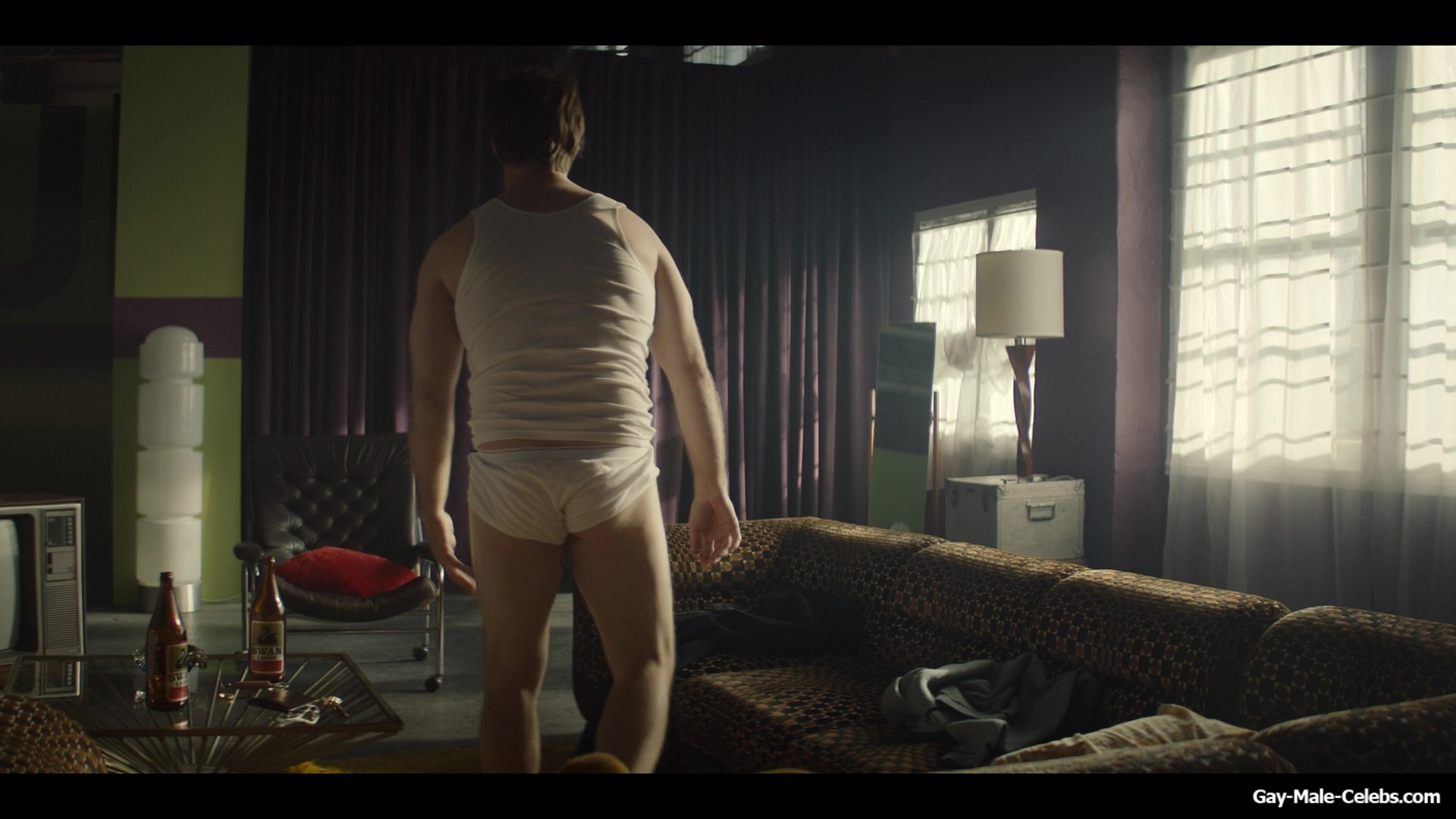 Jesse Spencer Shows Off His Ass In Underwear