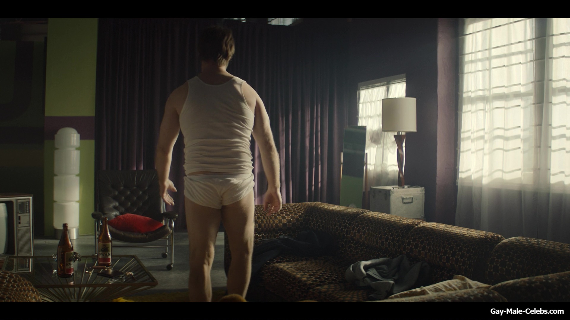 Jesse Spencer Shows Off His Ass In Underwear