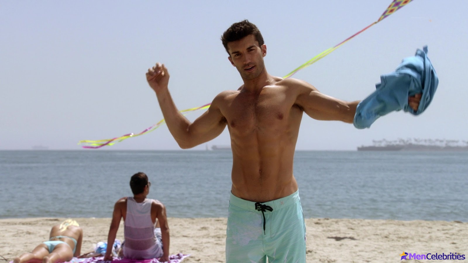 Justin Baldoni penis bulge