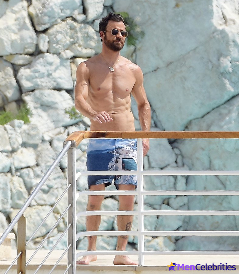 Justin Theroux dick bulge