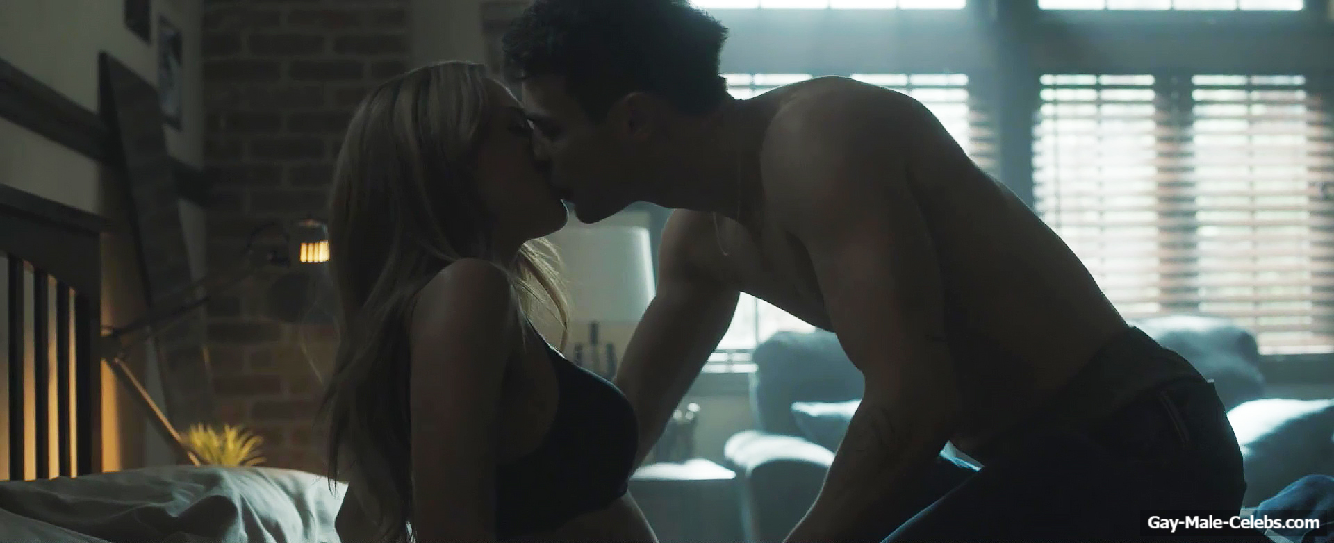 Thomas Doherty Nude And Sexy in Tell Me Lies