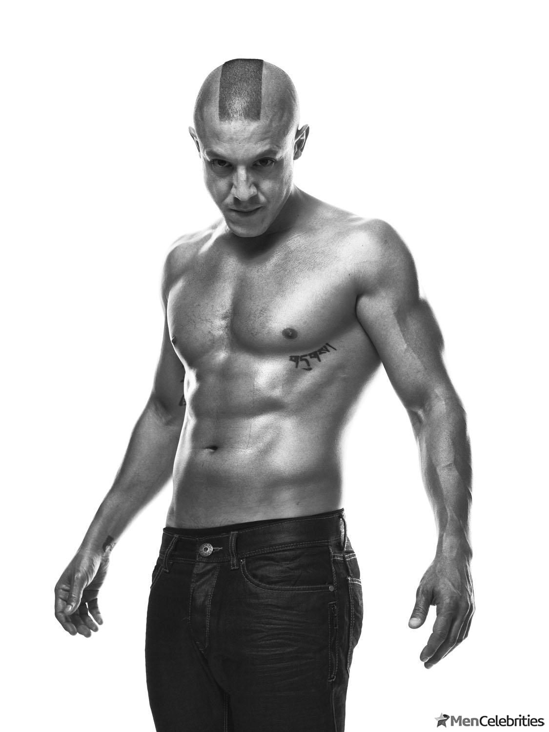 Theo Rossi nudes