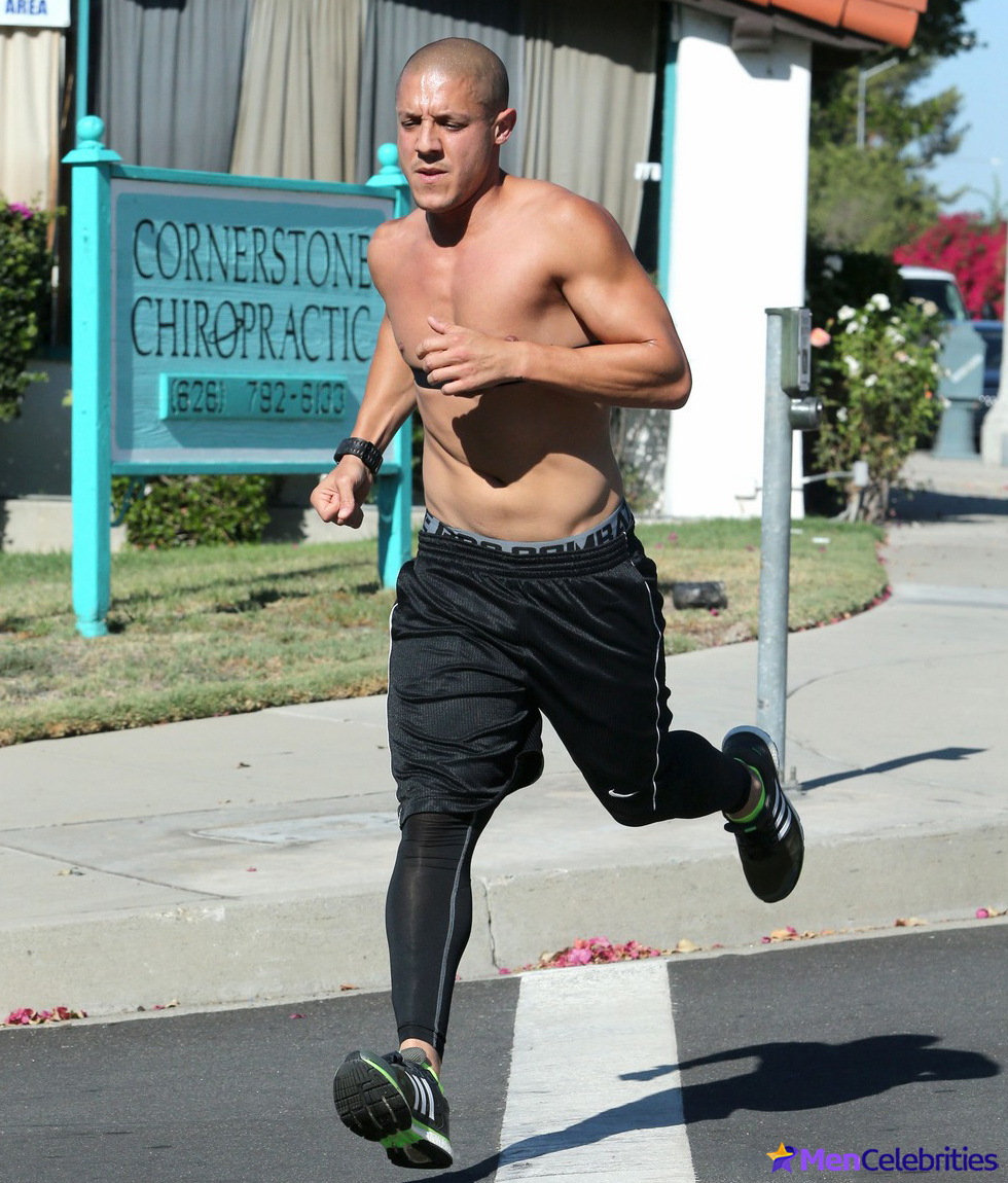 Theo Rossi bulge