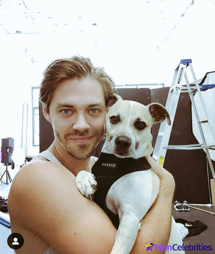 Tom Payne hot