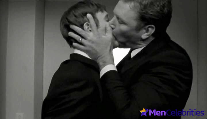 Mads Mikkelsen gay sex