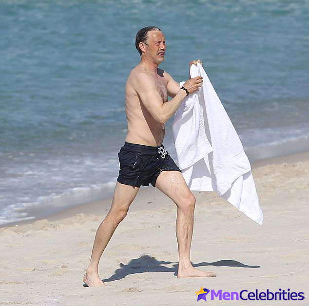 Mads Mikkelsen shirtless beach