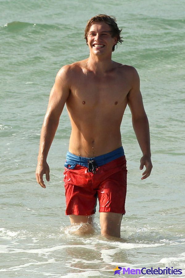 Xavier Samuel oops