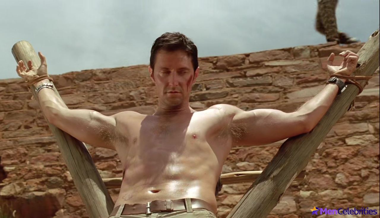 Richard Armitage shirtless