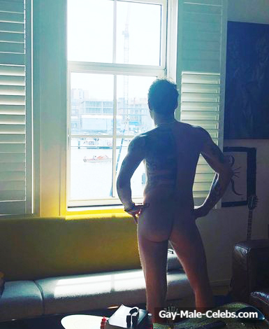 Bob Douwe nude butt