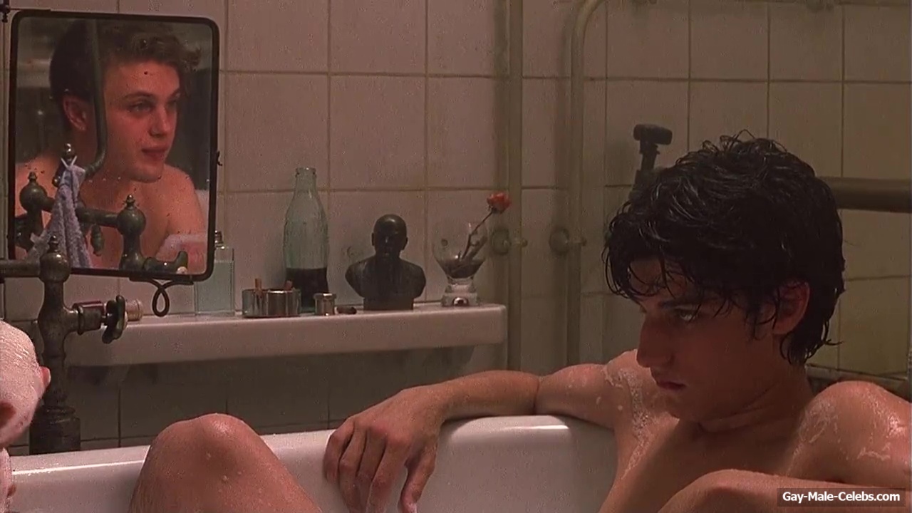 Louis Garrel nudity