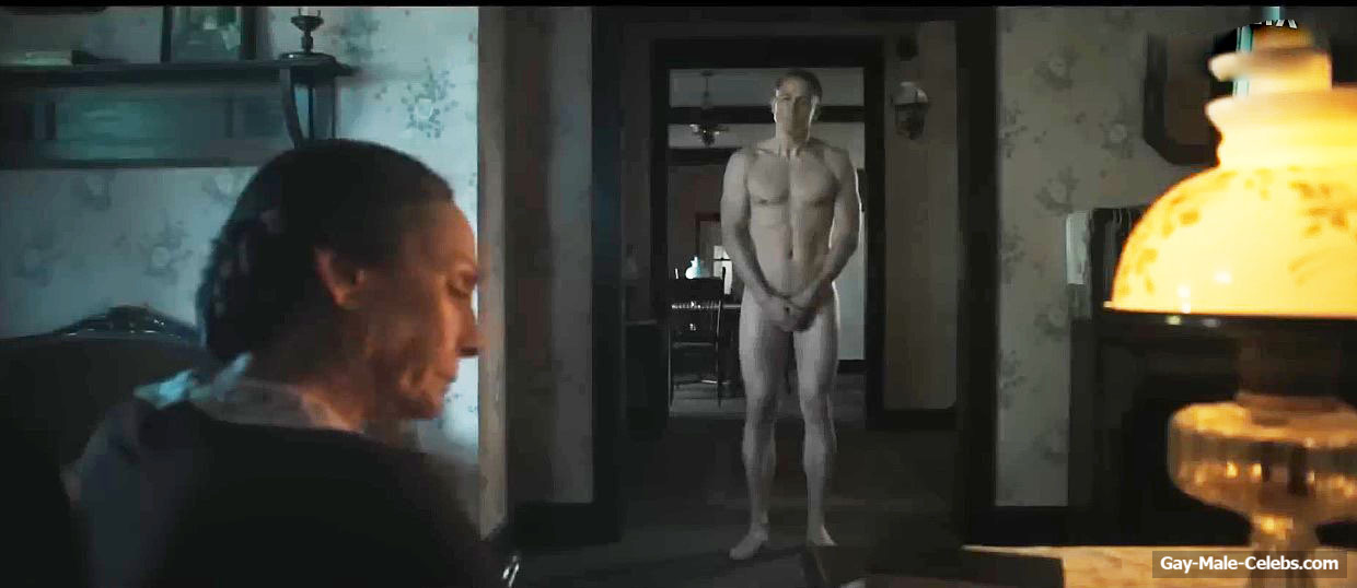 Charlie Hunnam wxposed