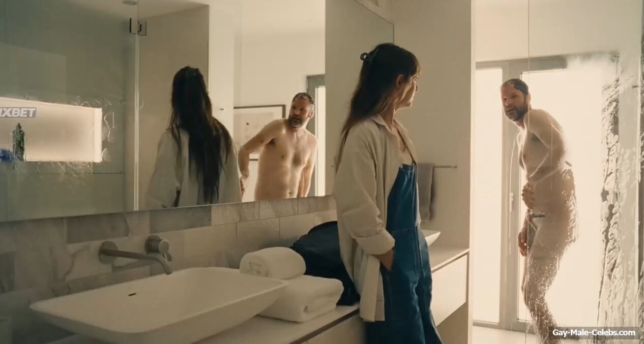 Kyle Marvin gat naked