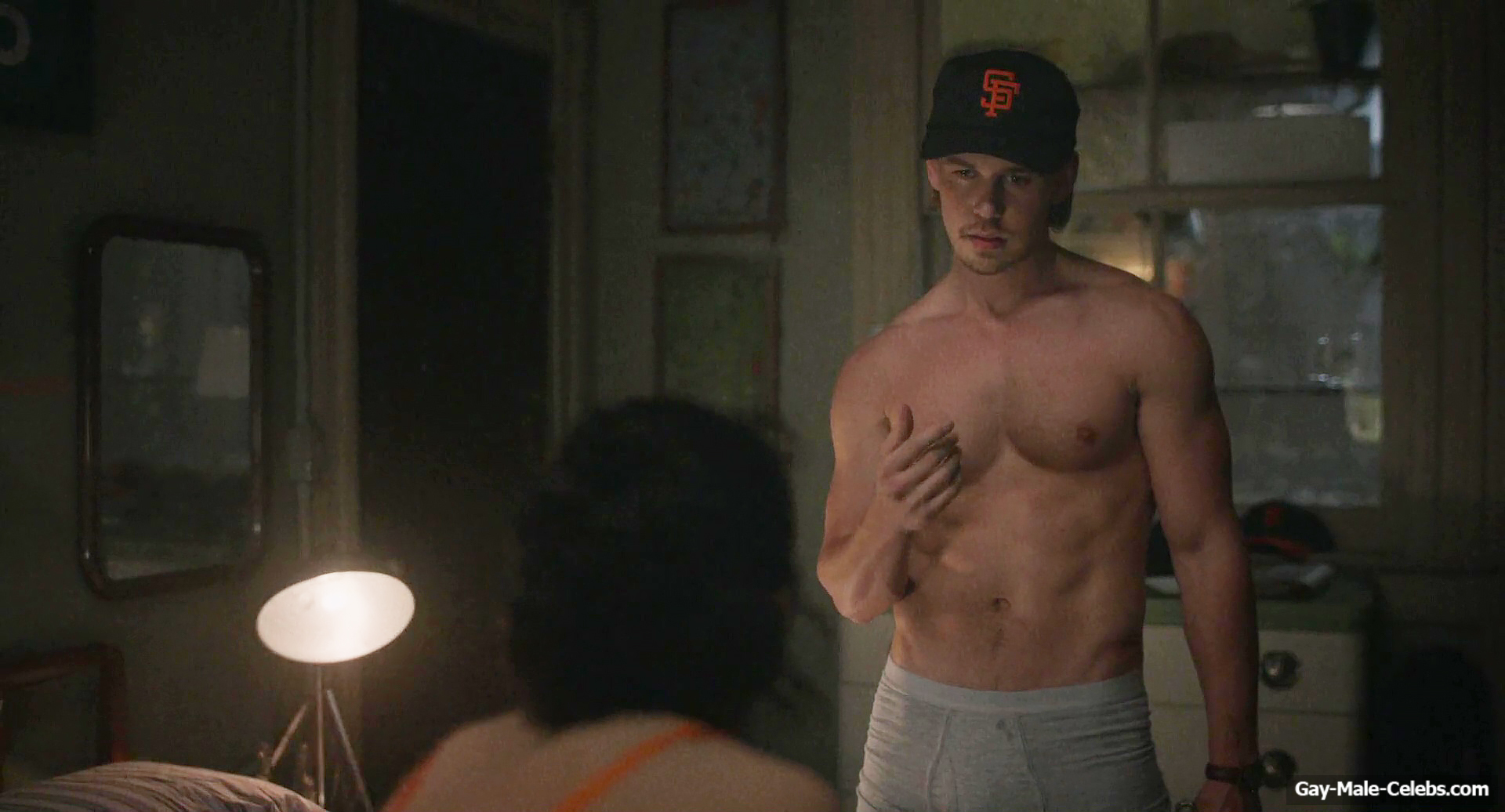 Austin Butler nude in Caught Stealing