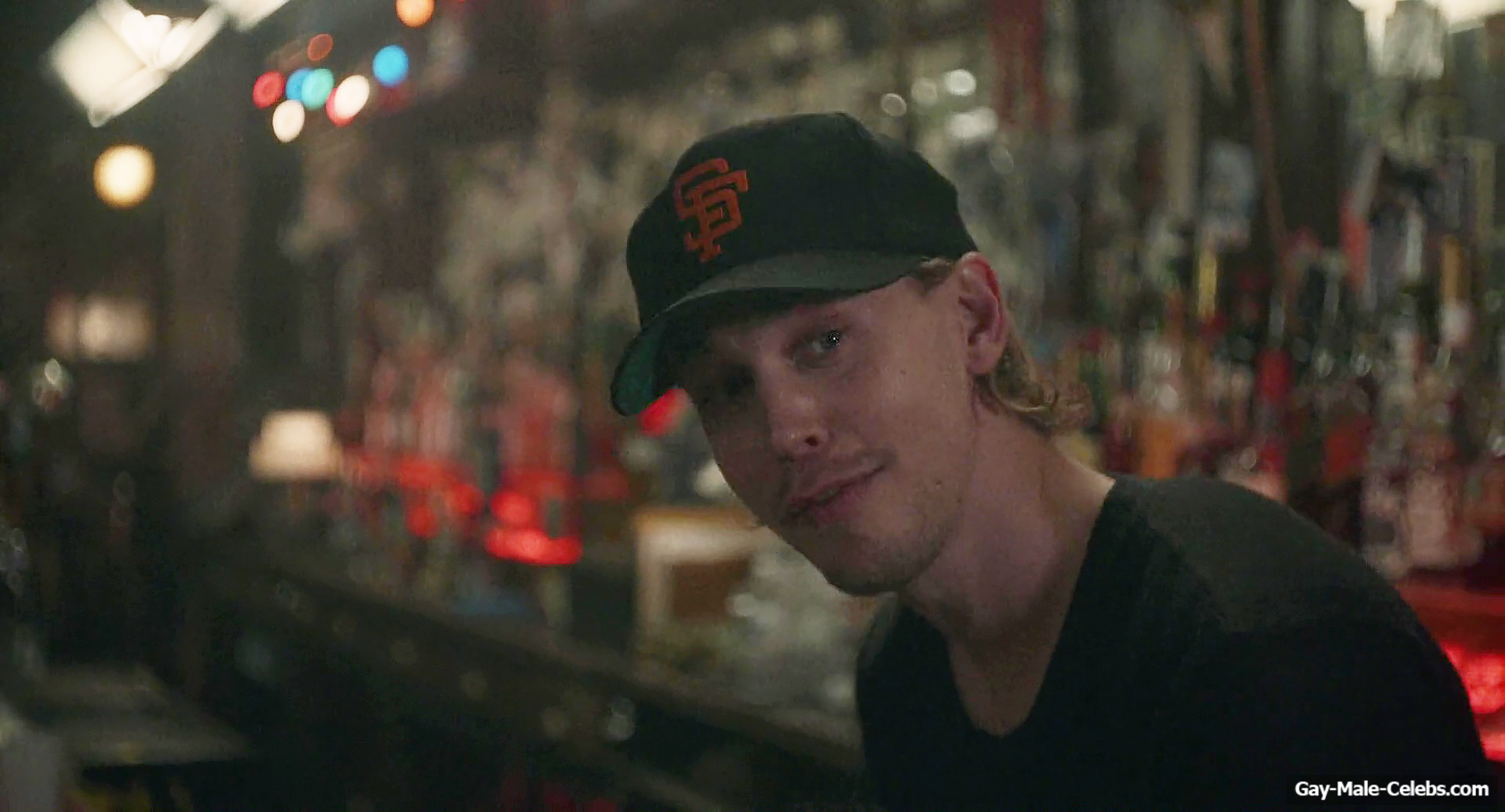 Austin Butler nude in Caught Stealing