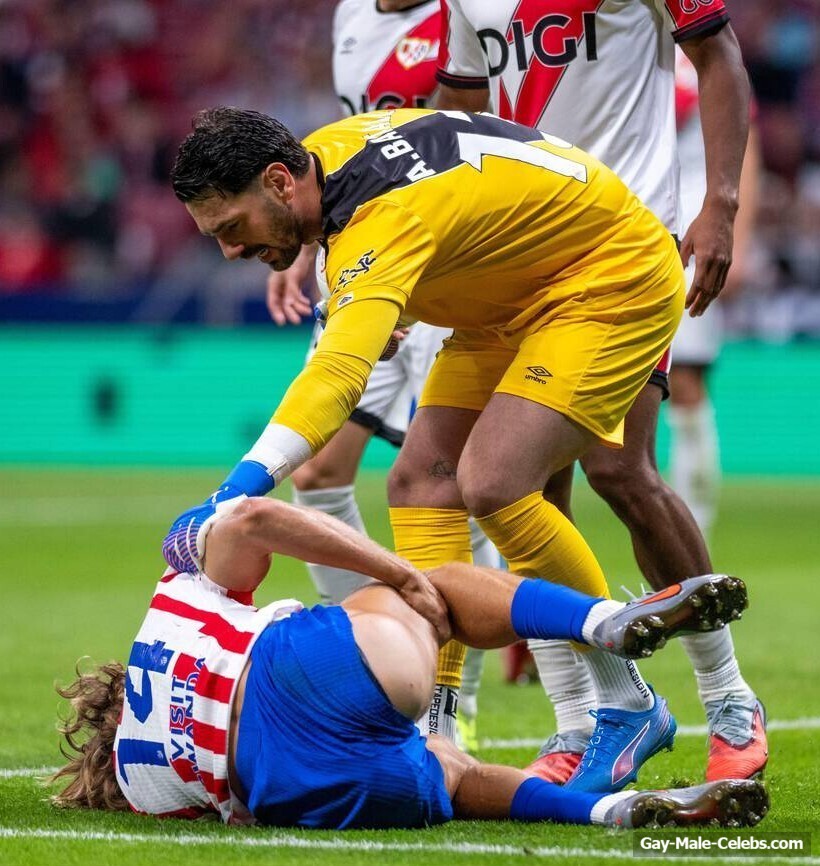 Liam Delap bulge photos