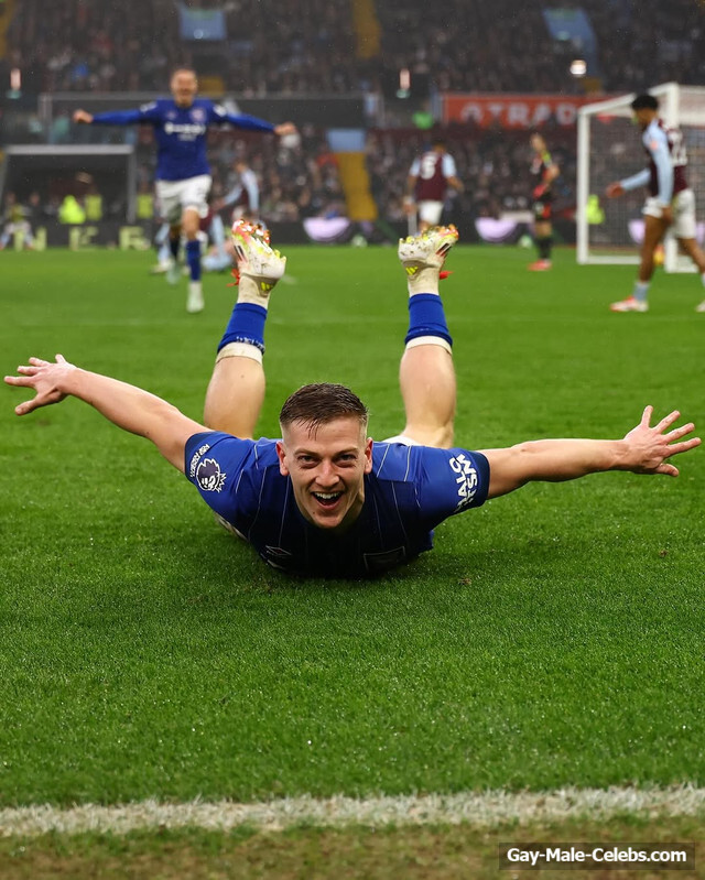 Liam Delap bulge photos