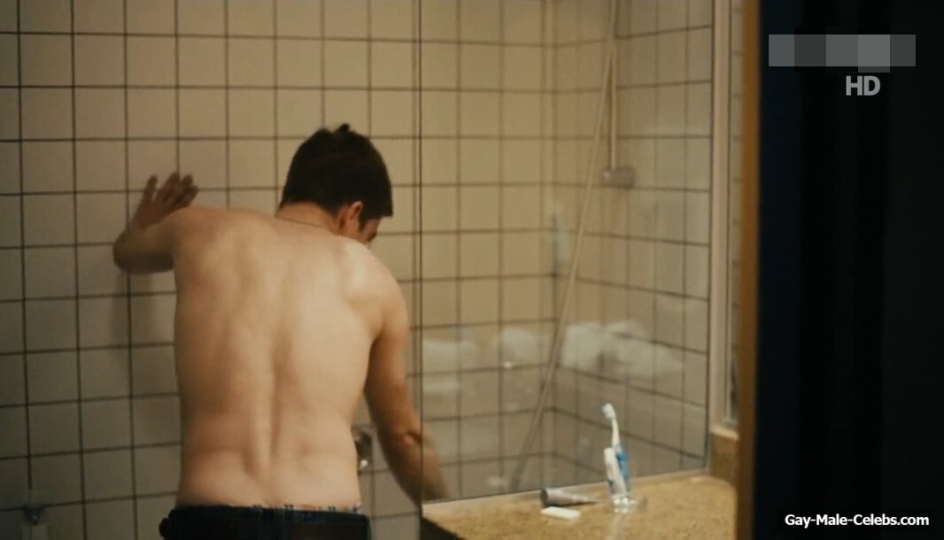 Nico Rogner nude in Looking for Simon