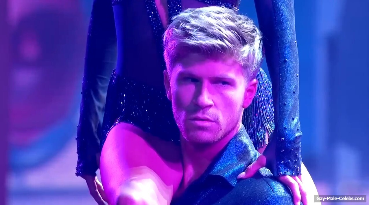 Robert Irwin striptease in DWTS