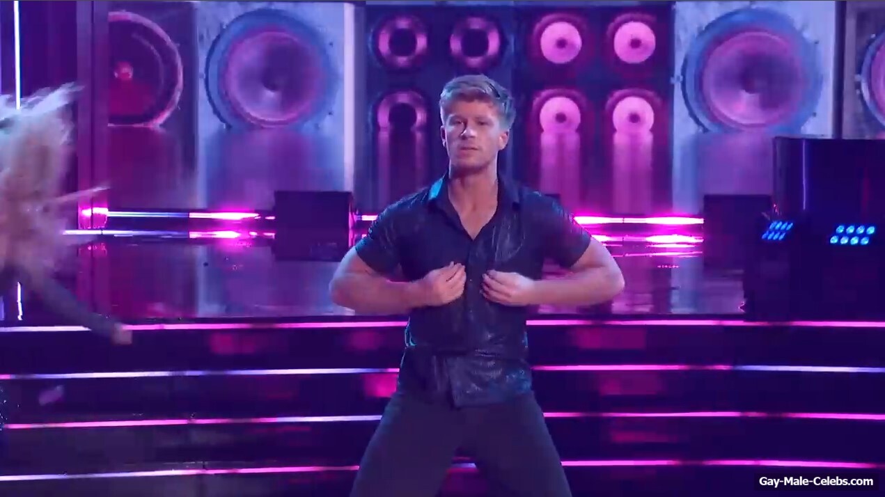 Robert Irwin striptease in DWTS
