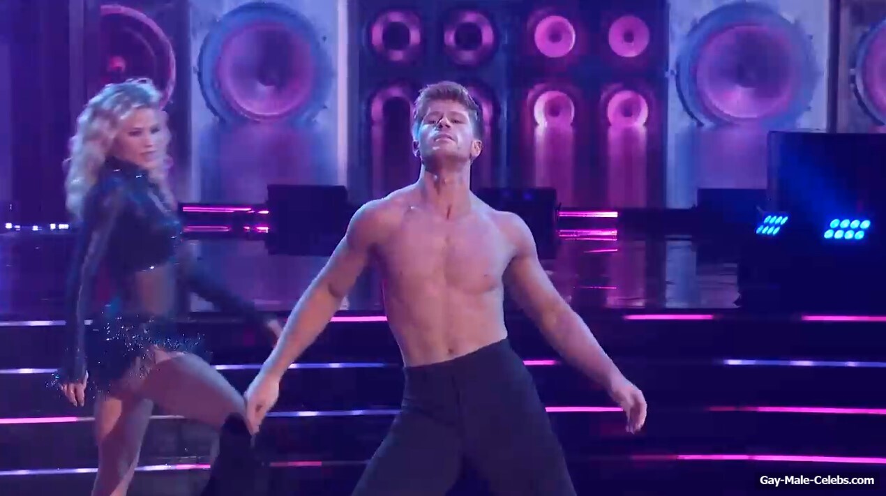 Robert Irwin striptease in DWTS