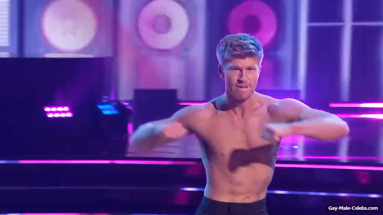 Robert Irwin striptease in DWTS