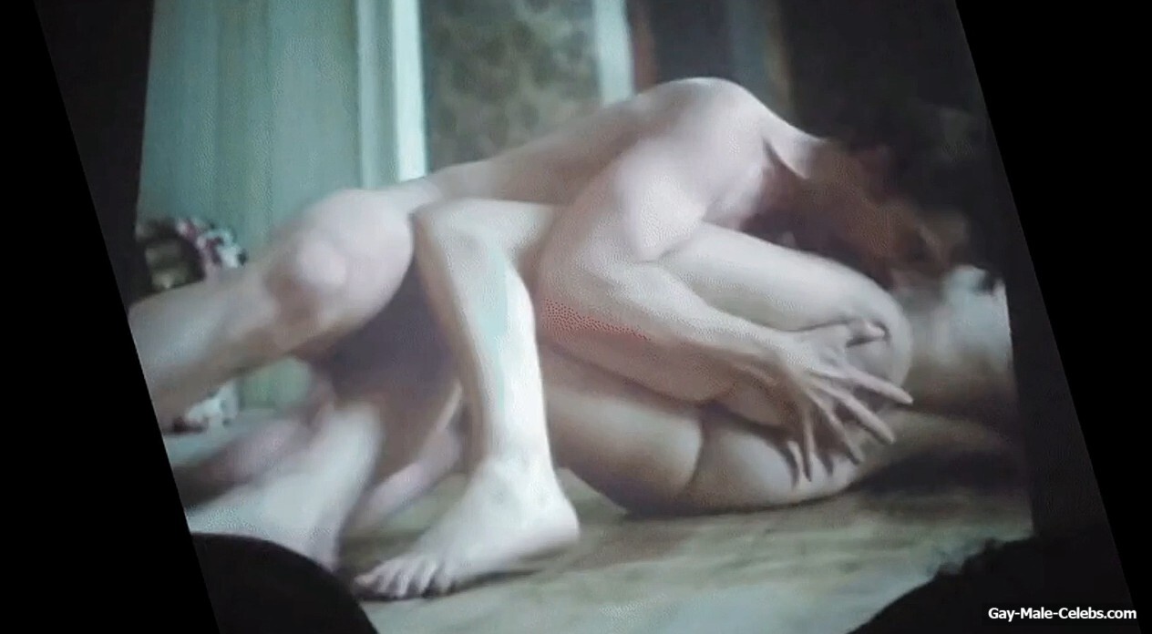 Robert Pattinson frontal nude