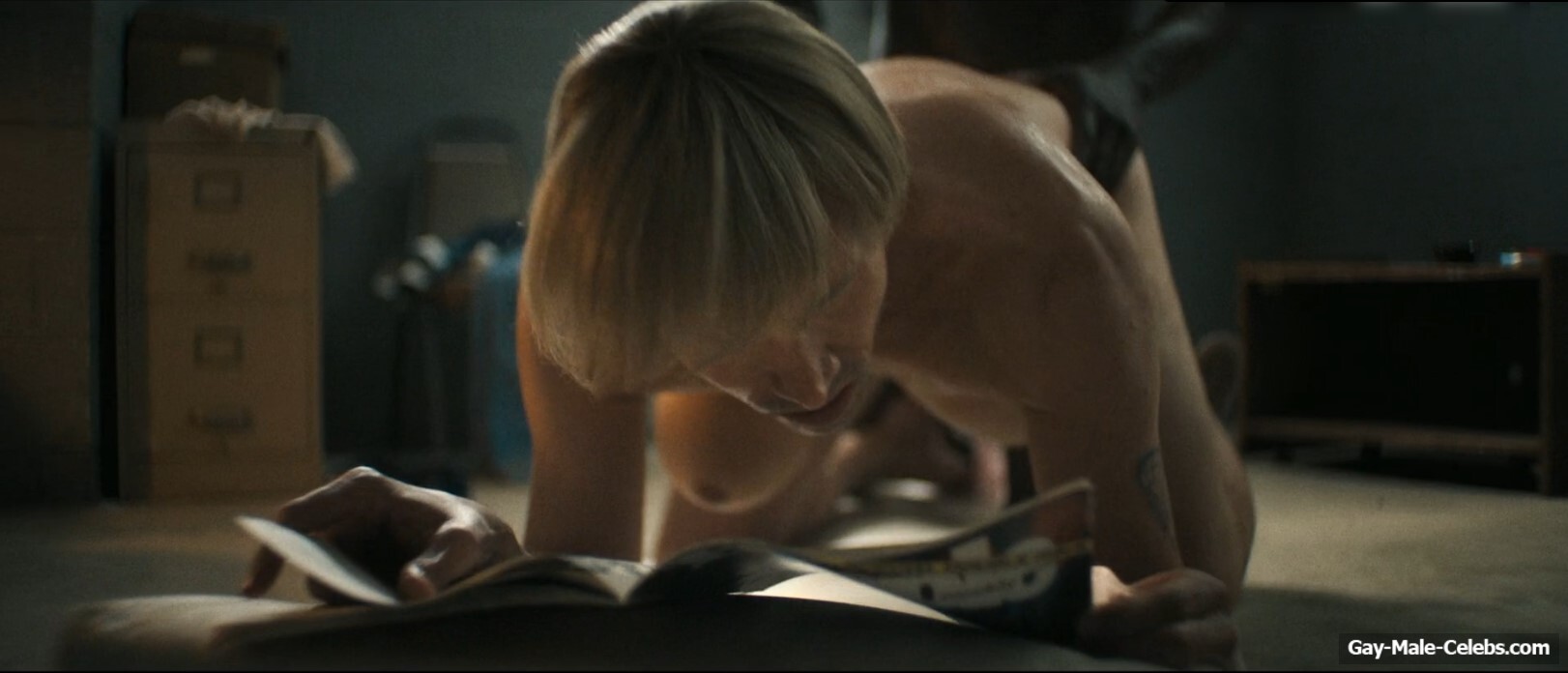 Tobias Jelinek gay sex in Monster