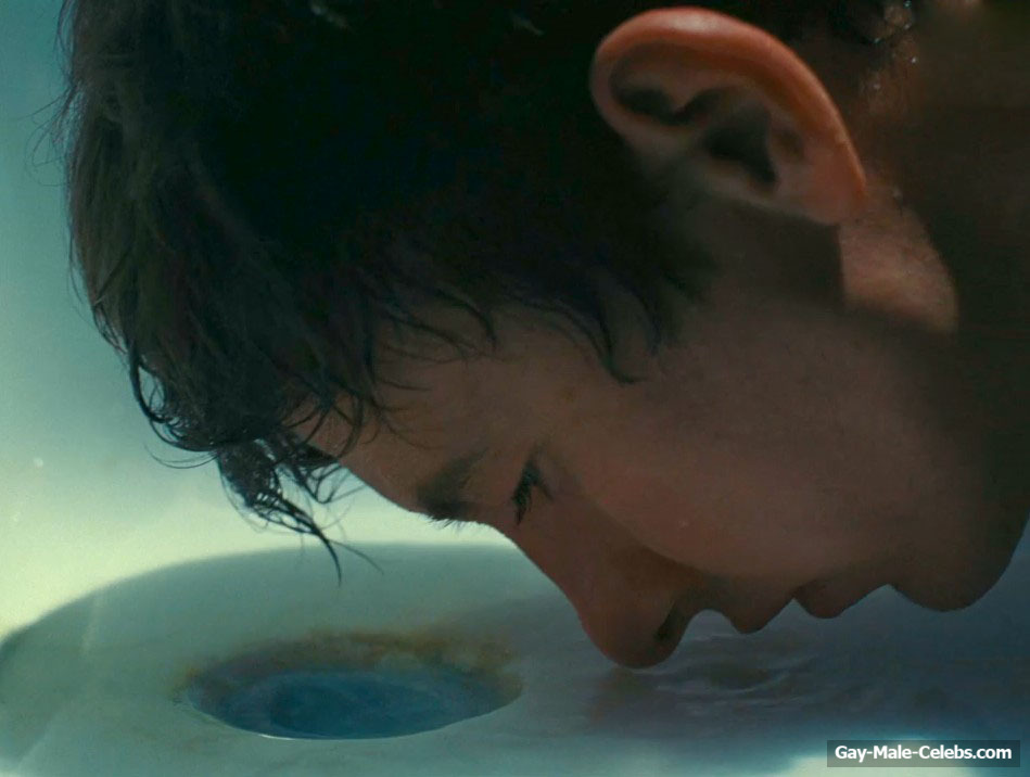 Barry Keoghan nude in Saltburn