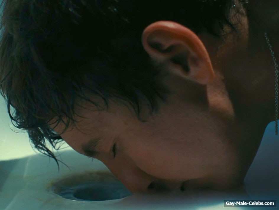 Barry Keoghan nude in Saltburn