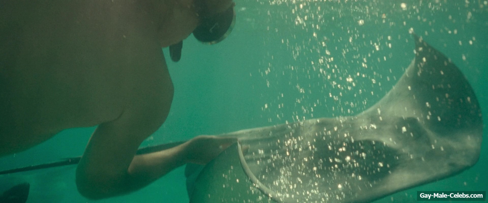 Billy Zane nude in Waltzing With Brando