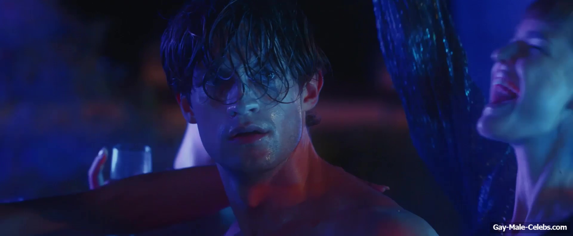 Damian Hardung Showing His Bare Ass In Maxton Hall