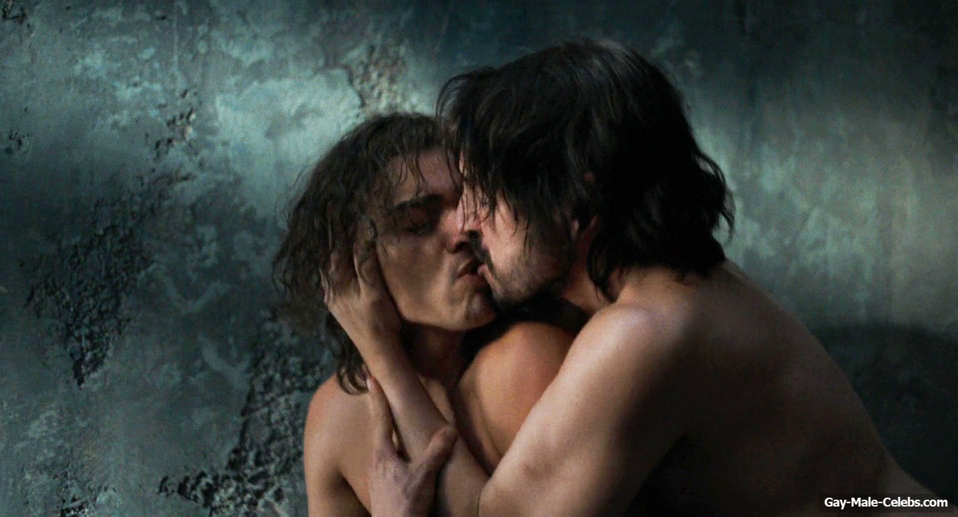 Diego Luna gay sex in Kiss Of The Spider Woman