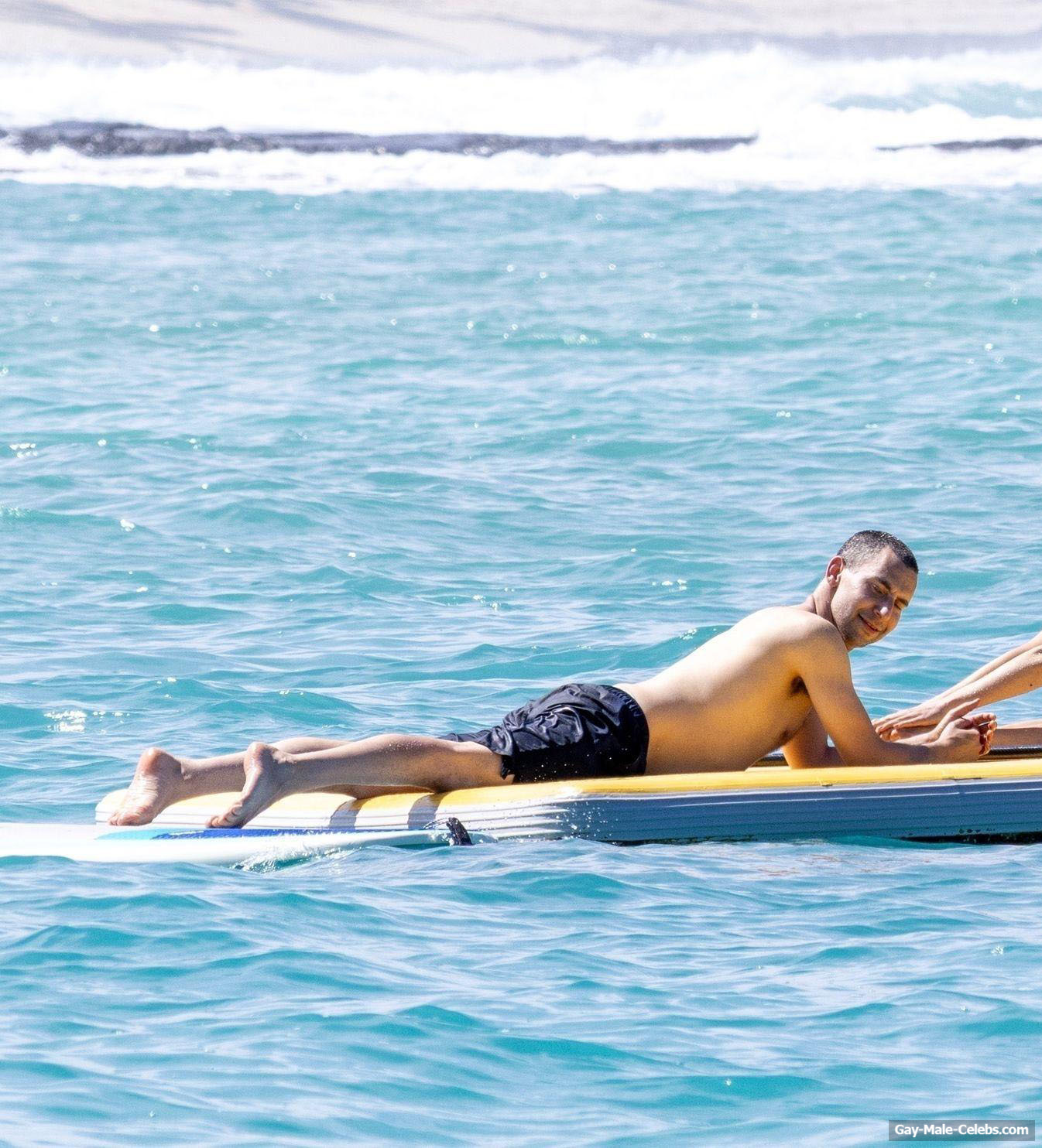 Jack Antonoff Caught Enjoying Shirtless in Hawaii