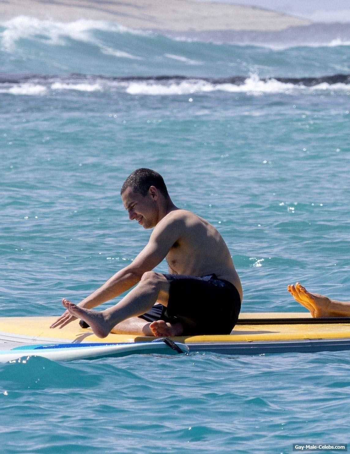 Jack Antonoff Caught Enjoying Shirtless in Hawaii