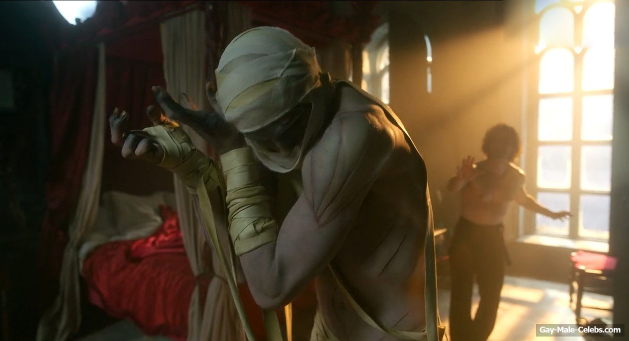 Jacob Elordi Naked Torso And Bulge Scenes in Frankenstein