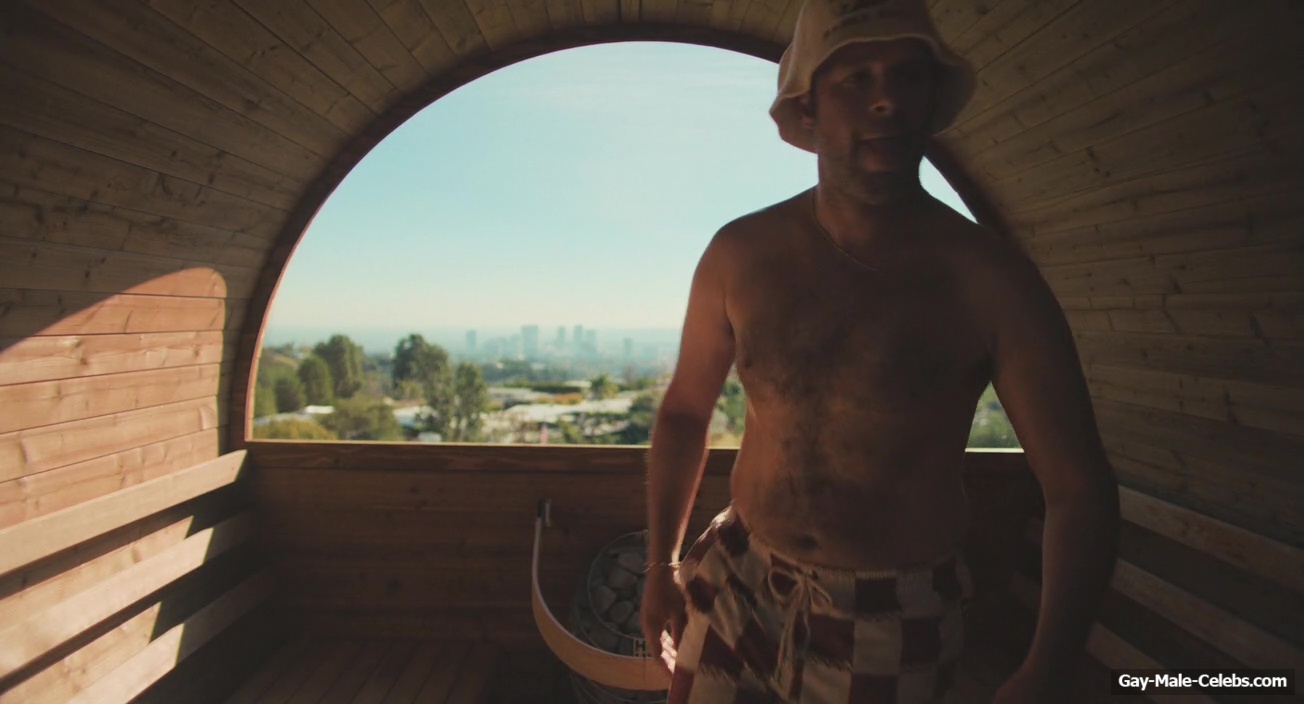 Seth Rogen dick bulge