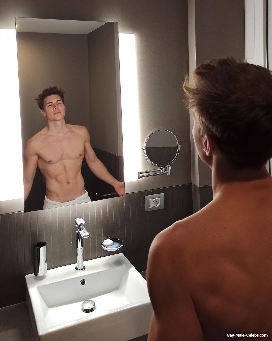 Nolan Gerard Funk nude pics