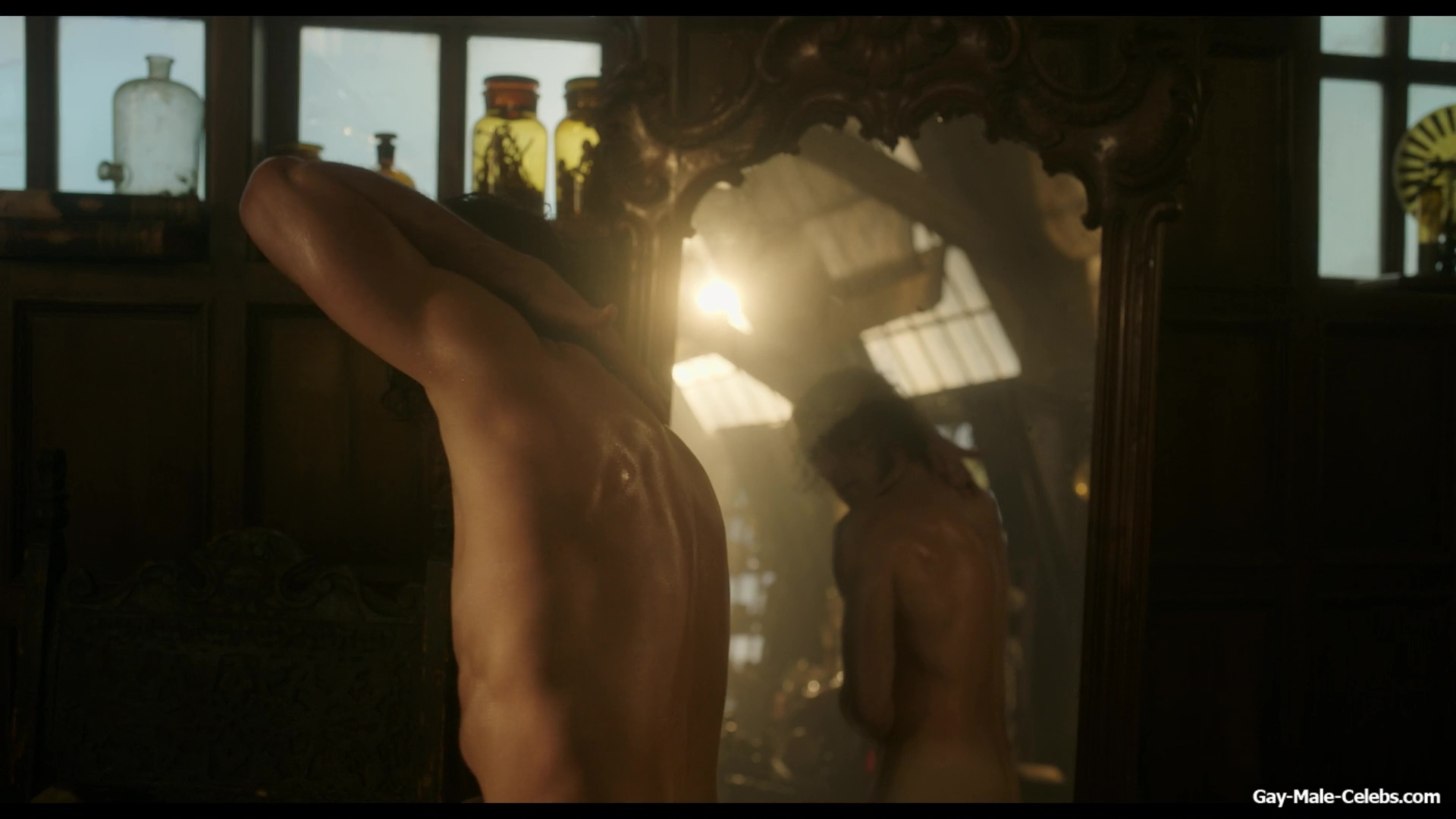 Oscar Isaac nude in Frankenstein