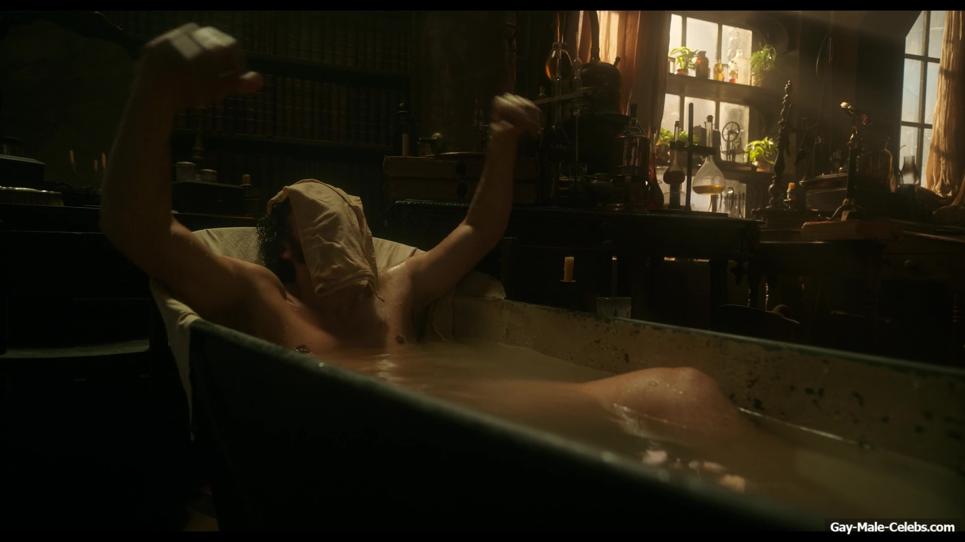 Oscar Isaac naked