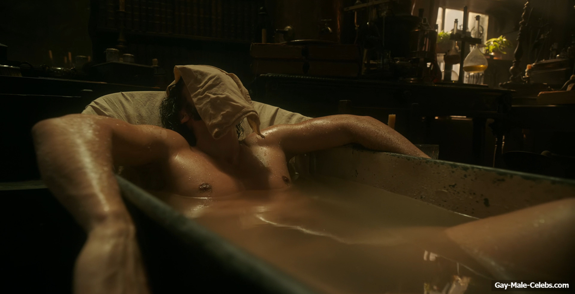 Oscar Isaac nude in Frankenstein